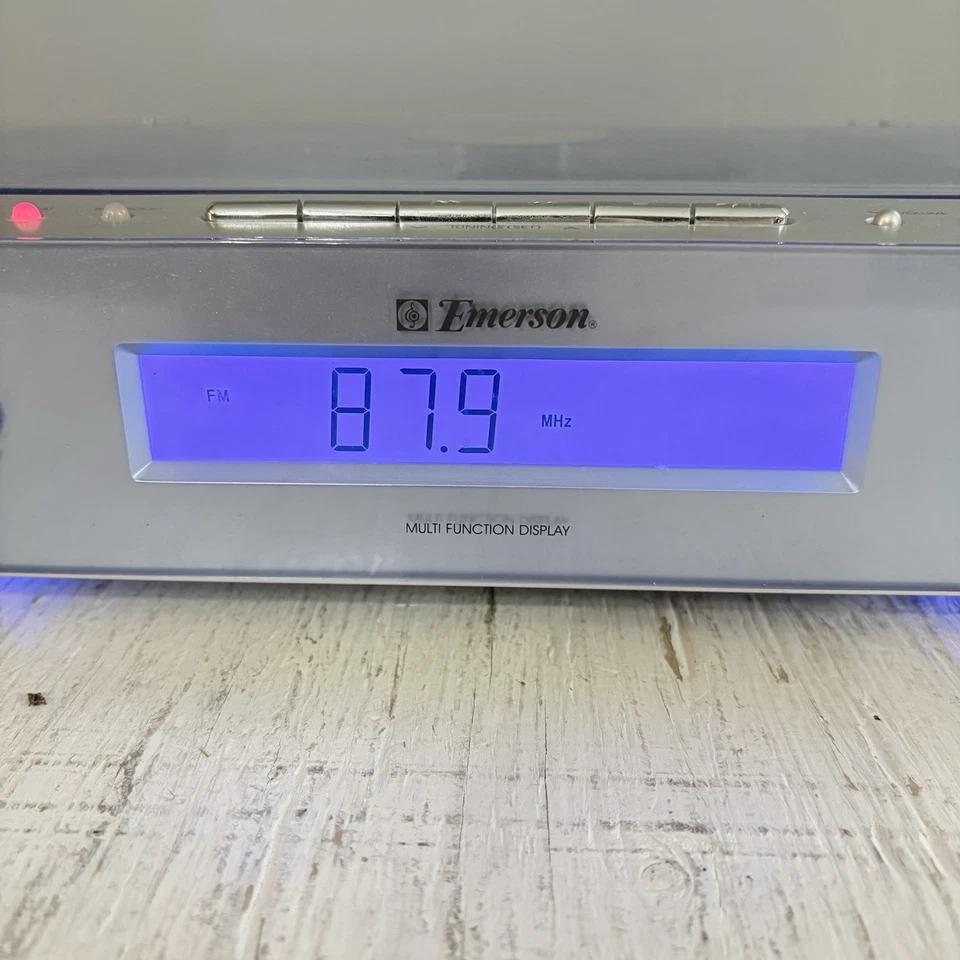 Emerson Radio/CD Player Model ES13 With Speakers TESTED Works Great With Remote - Image 3 of 4