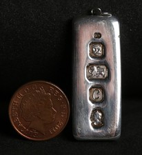1977 SILVER JUBILEE FEATURE HALLMARK  INGOT PENDANT, 31.3g/ONE TROY OUNCE