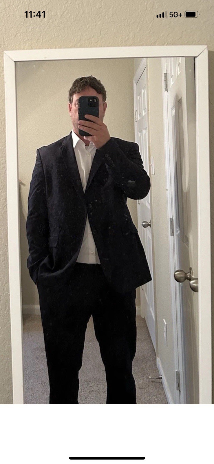 Men’s Navy Blue Zara Suit Chest 46” Waist 34” Inseam 32”.   Very Nice And Clean