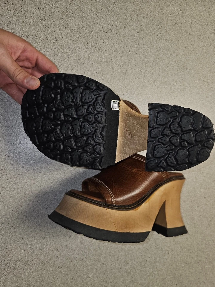 Mulas zueco plataforma madera gruesa subterránea Londres años 90 vintage. CUERO MARRÓN. Foto 3 de 4