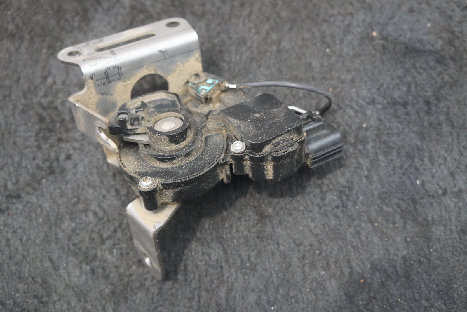 Rear Engine Cover Panel Lid Release Actuator Bracket Oem Mclaren 570s 2019
