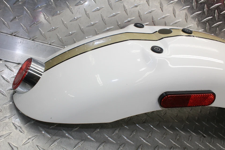 2016 TRIUMPH BONNEVILLE T100 WHITE REAR FENDER MUD GUARD T2309419-NW - Image 2 of 4