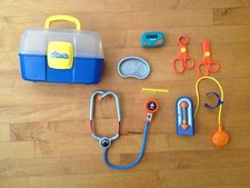 Keenway Junior Doctors Kit 7 Piece with Beeper Scissors Stethoscope B/ Pressure