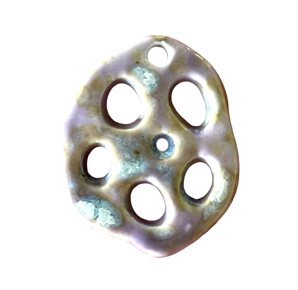 Colgante de porcelana vaina de semillas de loto rebanada hecha a mano mármol lavanda punto focal Foto 3 de 3