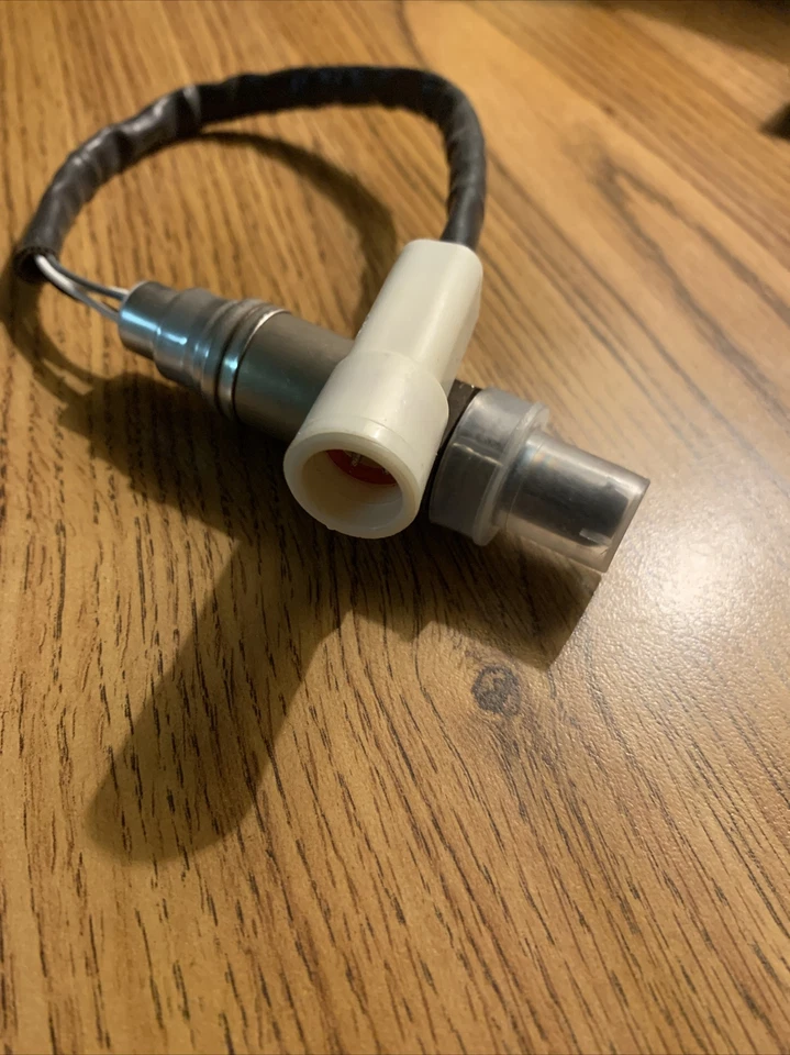 Sensor de oxígeno Bosch O2 15717 delantero o trasero lado del conductor pasajero nuevo para camión Foto 4 de 4