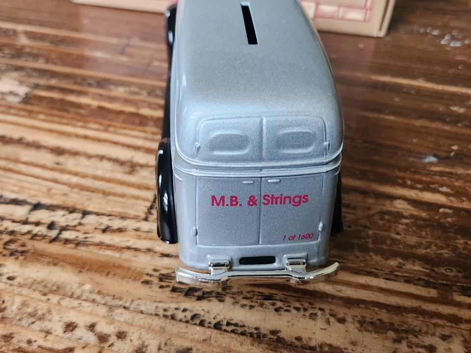 1938 Chevy Panel Truck Bank Die Cast STURGIS Rally Limited 1999 escala 1:25 Ertl - Imagem 4 de 4