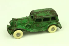 Antique A.C. Williams 5" Cast Iron Sedan w/ Streamlined Rear Fender Toy Car