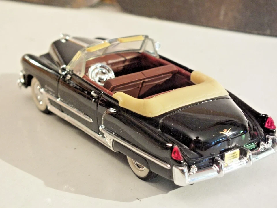Yat Ming Road Signature 94223 Cadillac Coupé de Ville 1948 1/43 perfetta - Immagine 2 di 2