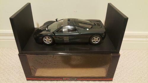 1:18 UT Models McLaren F1 GTR Roadcar ('96) silver, pewter 1:18 UT Models McLaren F1 GTR Roadcar ('96) silver, pewter