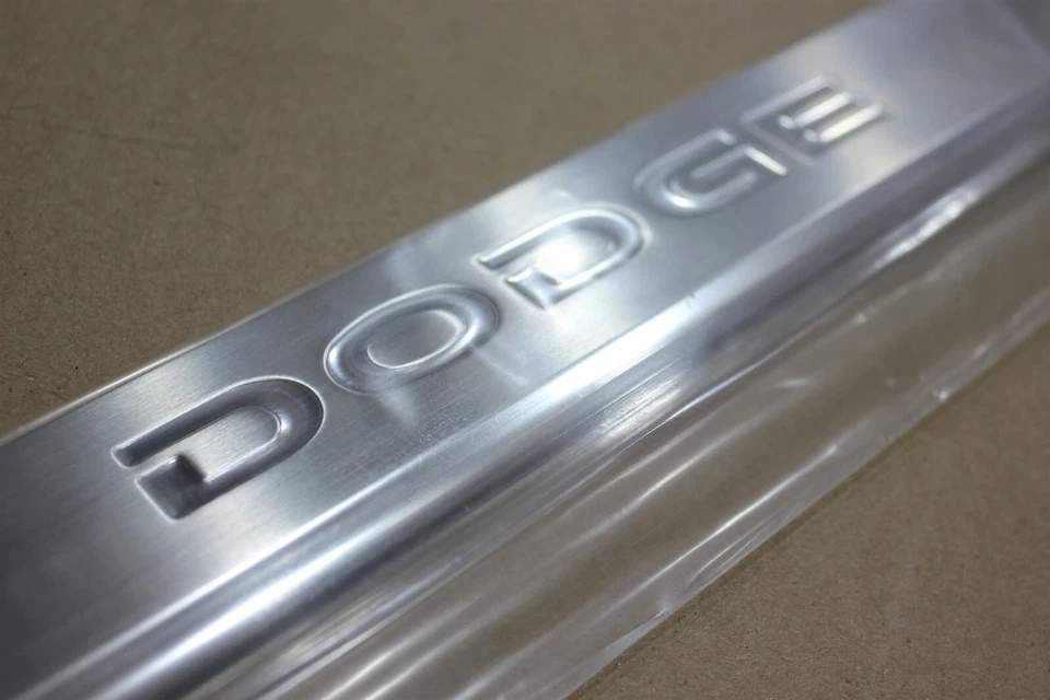 08-16 Dodge Grand Caravan umbral de puerta almohadillas de peldaño 82210736 OEM de fábrica Foto 4 de 4