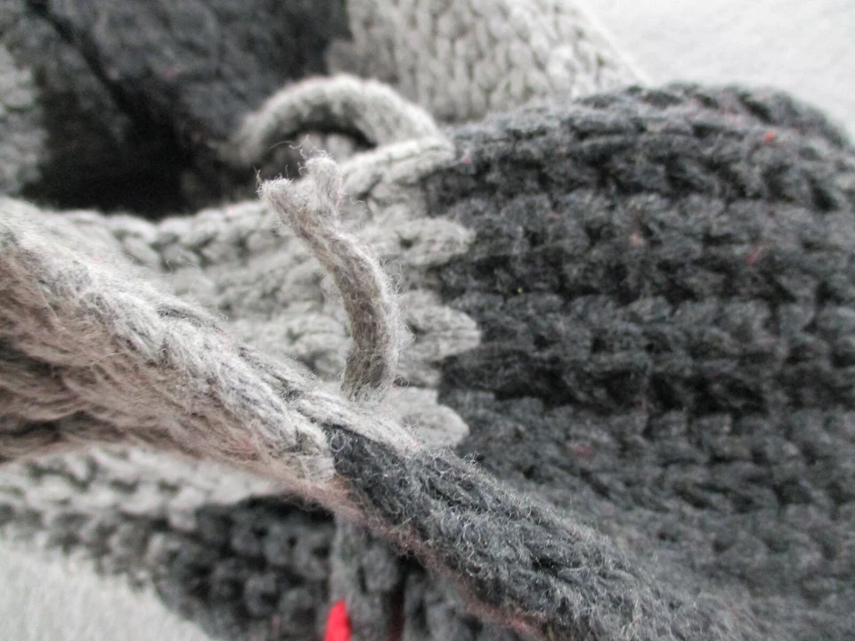 Gap Knit Scarf Gray Red Fringe Chunky Knit Cotton Wool Blend HOL 06 9x86" EUC - Image 4 of 4