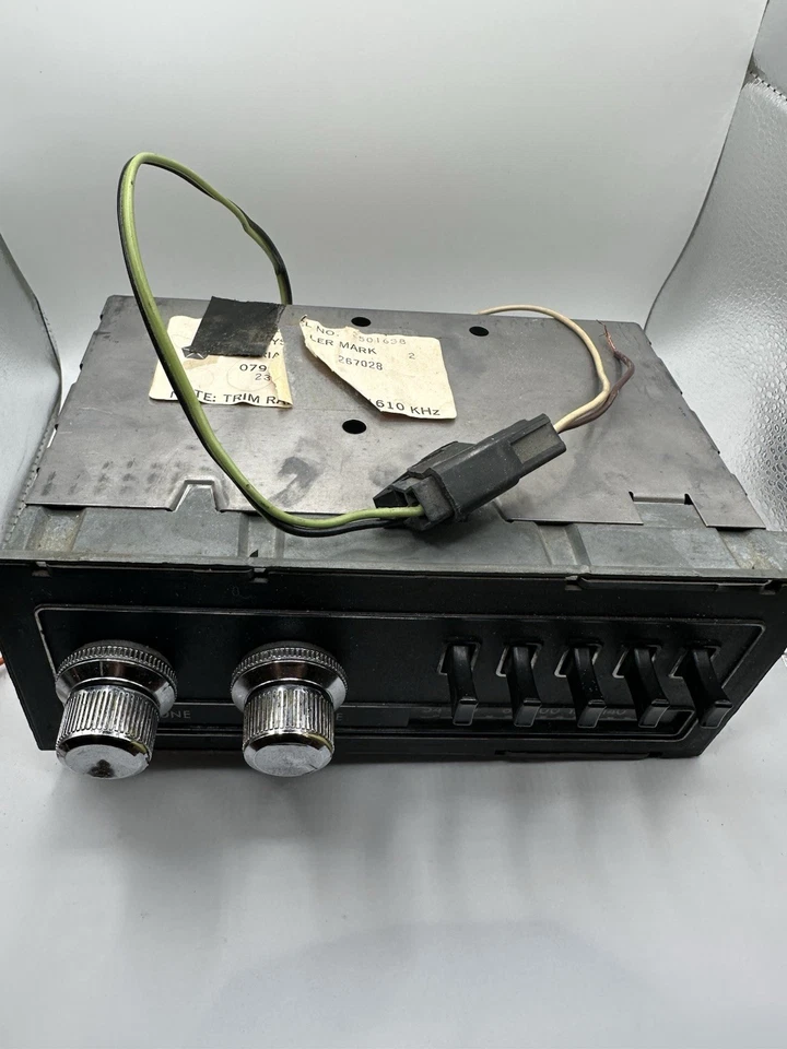 Radio de coche vintage Mopar Chrysler Dodge Plymouth AM - modelo 3501638 Foto 2 de 4