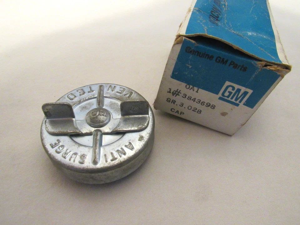 Nuevo de Lote Antiguo 1964-70 Chevy Camaro Nova Chevelle Z28 Tapa de Gas Ventilada Antisourge GM 3843698 Foto 2 de 4