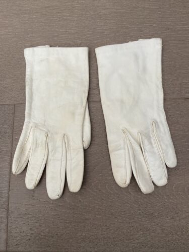 Vintage White Leather Wrist Length Cocktail Gloves Size 7 Very Light Wear
