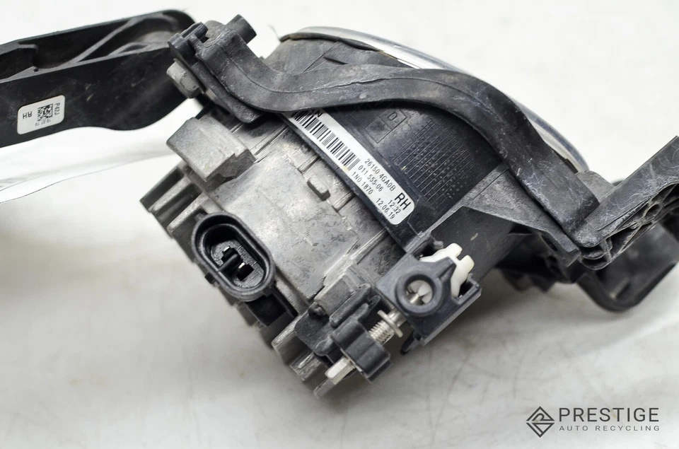 Faro antiniebla LED DERECHO INFINITI Q50 Q60 QX50 QX60 QX80 2014-2020 26150 4GA0B OEM Foto 3 de 4