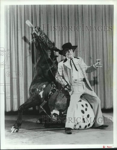 1983 Press Photo Shrine Circus entertainers horse and trainer Gaylord Maynard - Picture 1 of 2