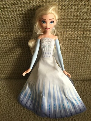 2020 Hasbro Frozen 2 Elsa Transformation #E9420 Elsa Doll in Long Skirt Blonde