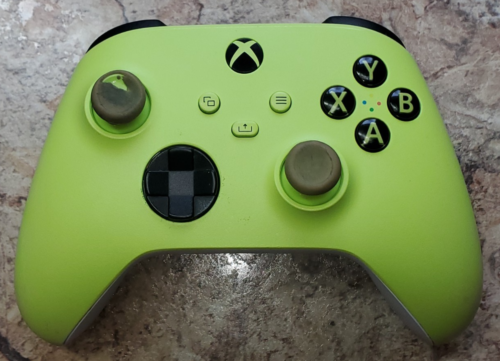 Xbox Series X|S Wireless Controller - Velocity Green - Pre-Owned (U-70013)