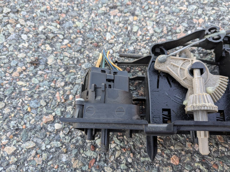 2000-2006 Toyota Tundra Manual A/C Heater Climate Control Unit GENUINE OEM - Image 4 of 4