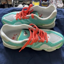 New Balance 9060 Cyan Burst DTLR Exclusive Size 6 Excellent condition 