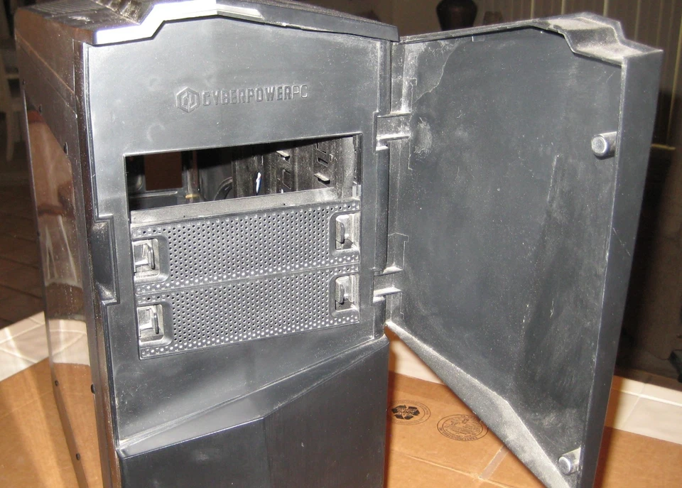 CyberPower C Series Gaming Computer Case ET8000-17750 - Image 3 of 4