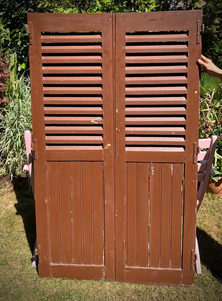 PERSIANAS ANTIGUAS DE CASTILLO FRANCÉS. SALVAMENTO ARQUITECTÓNICO. CHOCOLATE. C. 19 Foto 2 de 4