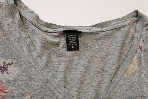 Torrid Damen Blumen Tasche T-Shirt Baumwolle Grau V-Ausschnitt Kurzarm - Gr. 00 - Bild 2 von 5