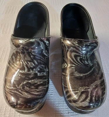 Dansko Women's (Size 37/ U.S. 6.5 - 7) Professional Clogs In A