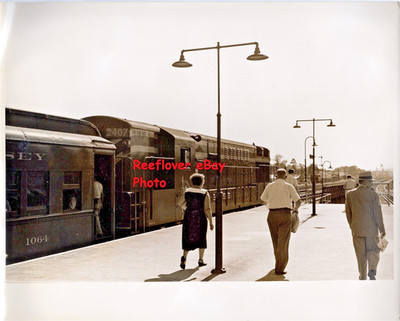 8x10 Jersey Central Lines Railroad Studio B Station Stop Loco #2407 with People