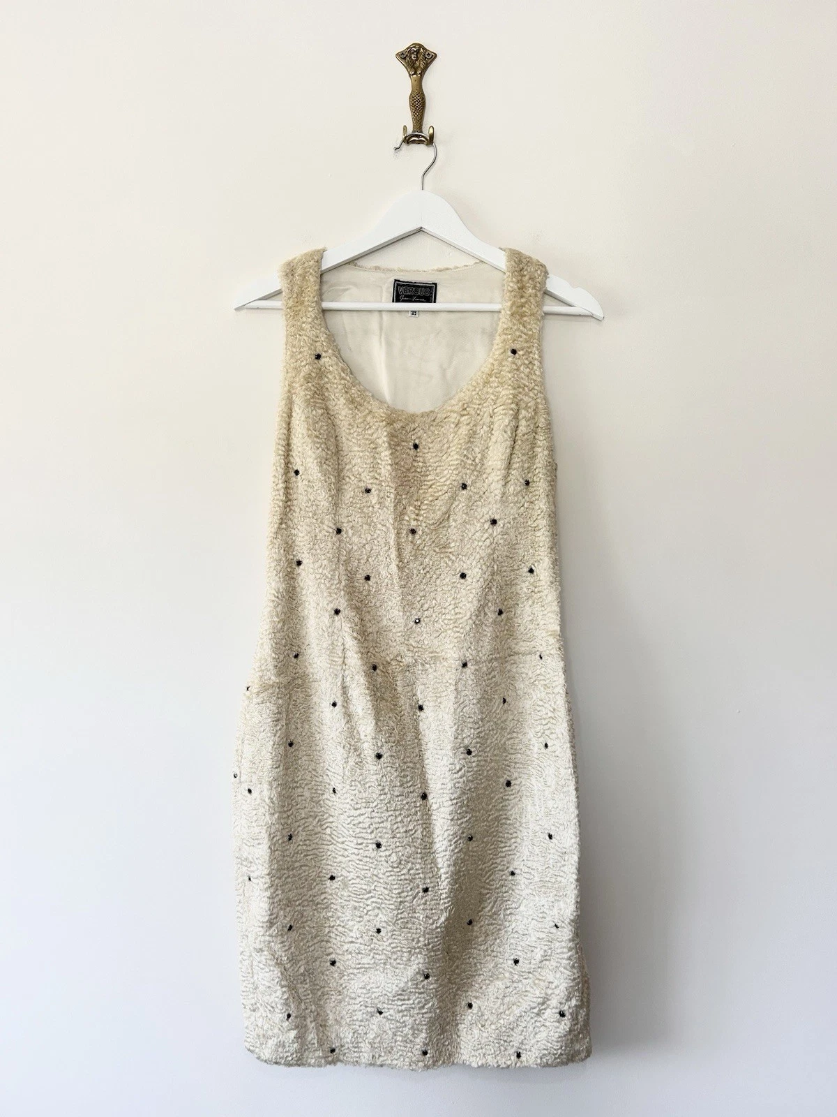 Abito Versus Gianni Versace Y2K adatto UK 8 pelliccia sintetica crema strass anni 90