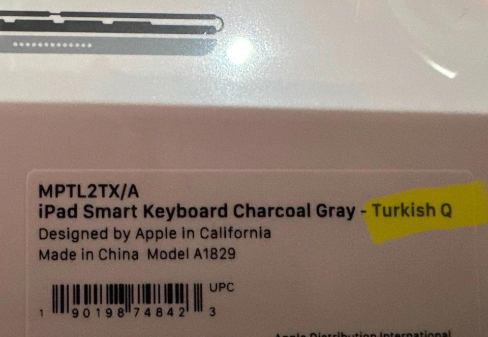 Genuine Apple iPad 9th/8th/7/Pro 10.5/Air 3rd Gen Generation Smart Keyboard Case - Image 3 of 4