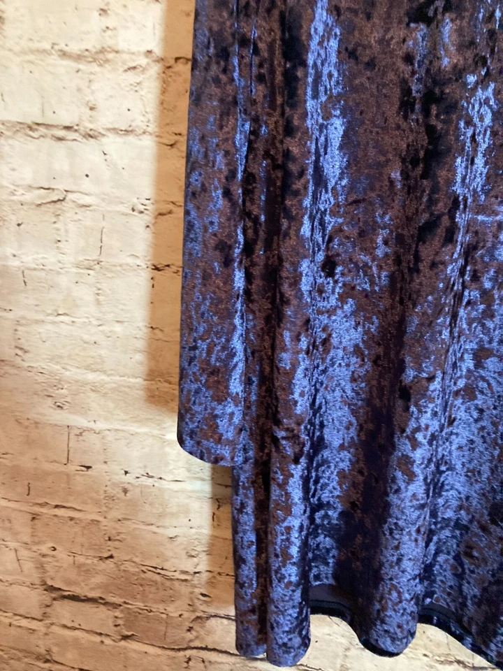 Top túnica elástica de terciopelo aplastado azul medianoche 2X marca Slinky para mujer Foto 3 de 4