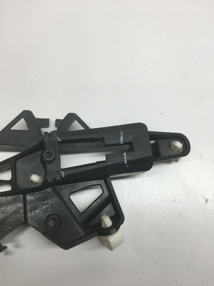 Chevrolet Camaro 2017 puerta delantera derecha marco de manija interior 4608-2100 46082100 Foto 3 de 4