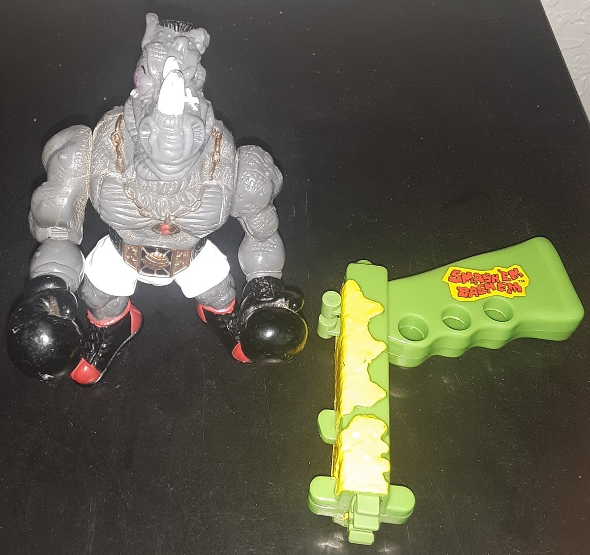 タートルズ　Power Punchin' バトルロックステテディ 1992 TMNT Smash em' Bash em' Power Punchin' Rocksteady