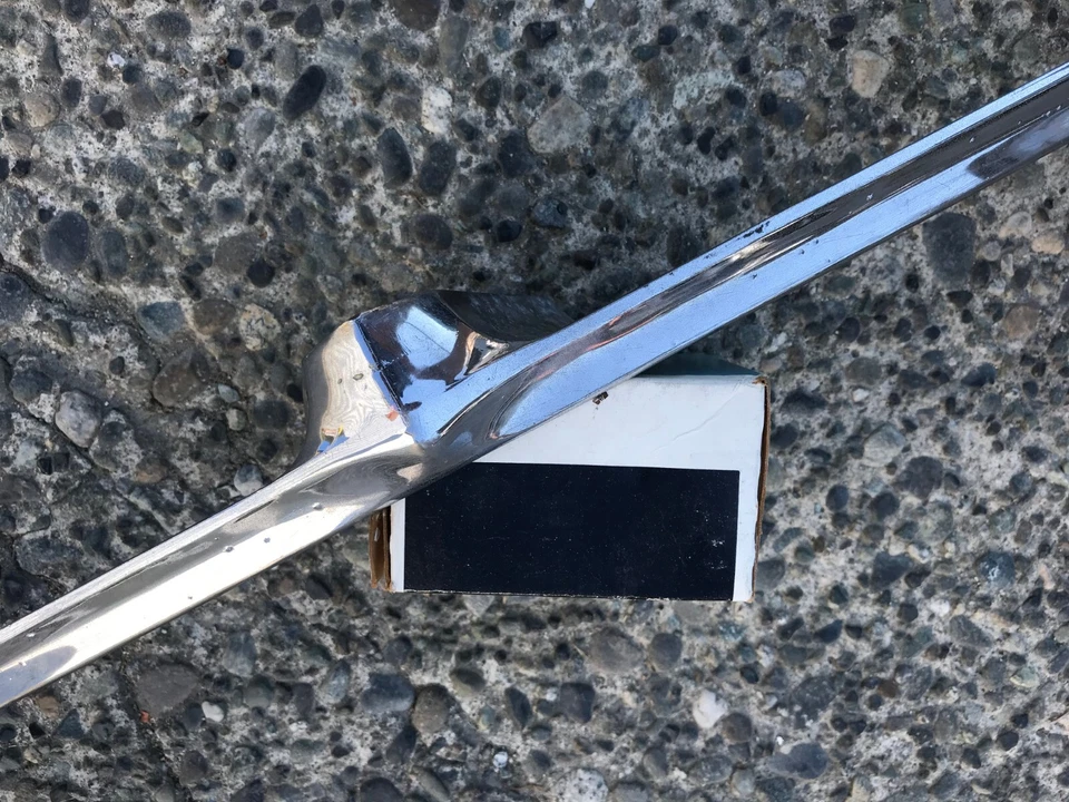 64 Pontiac Beaumont Sport Deluxe 1964 usado GM capó moldura de labios raro Foto 3 de 4