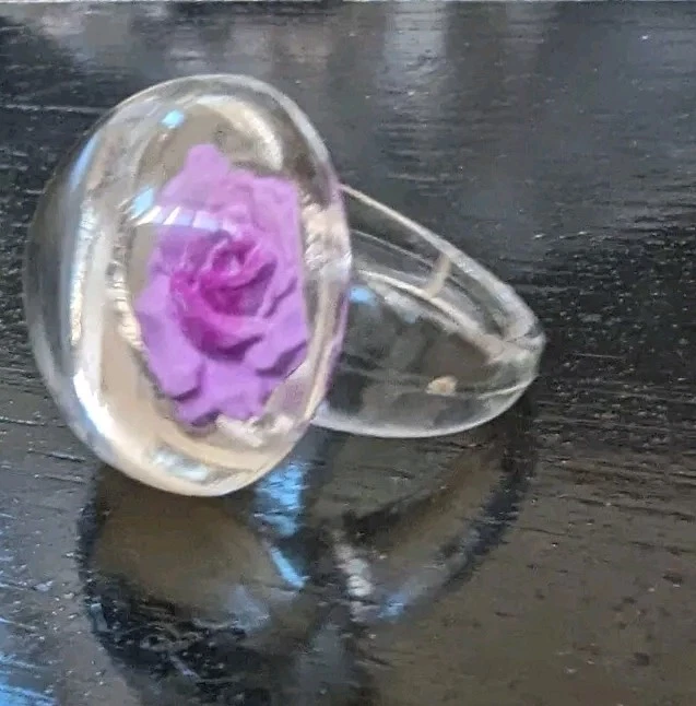 Anillo Cúpula Flor Seca Lucita Burbuja Grande De Colección Transparente Púrpura Rosa Talla 6.75 Foto 4 de 4