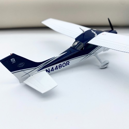 Model Cessna 172 Skyhawk N46418 1:72 GeminiJets GGCES016 - Picture 4 of 6