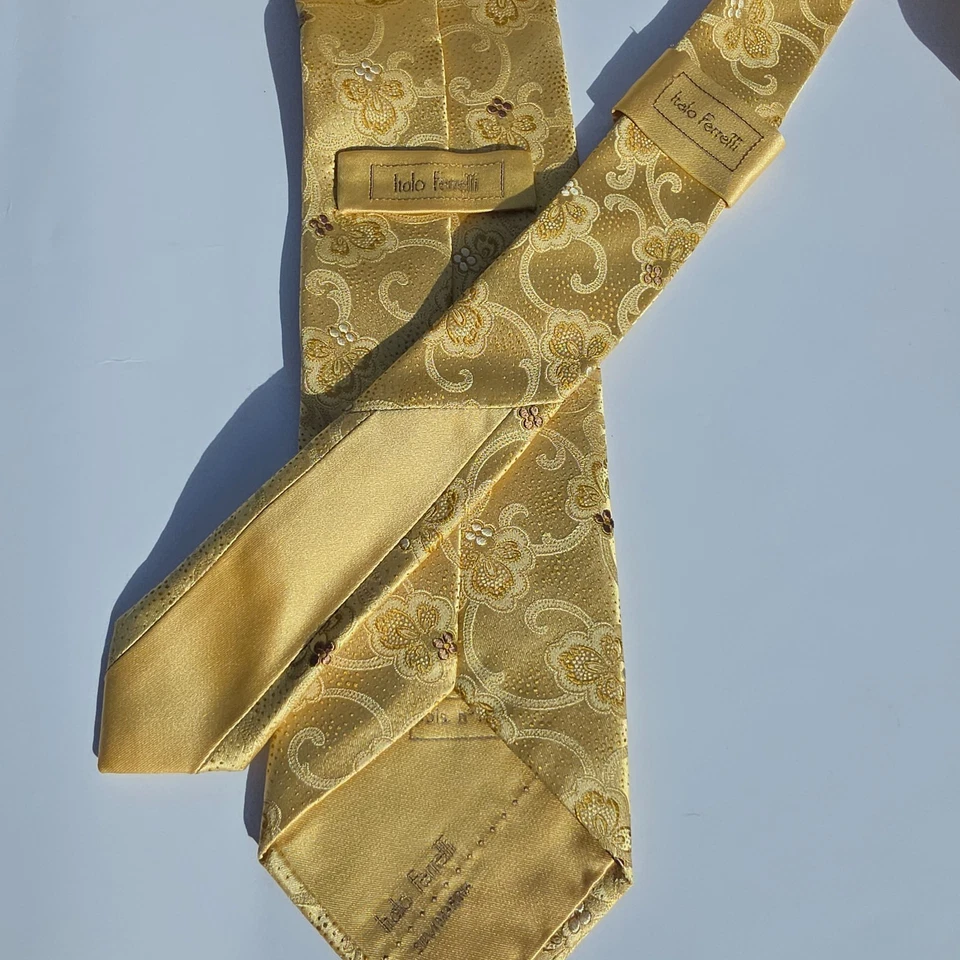 Corbata de seda Italo Ferretti Silvi Marina dorada cachemira hecha a mano Italia vintage años 2000 Foto 3 de 4