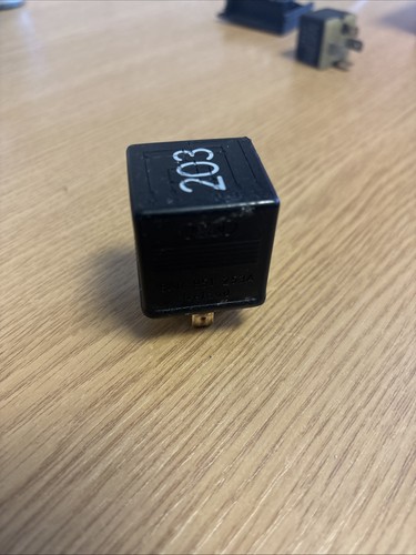 Relais "203" Original Audi VW Skoda Seat  Audi VW Seat Fensterheber 8A0951253A