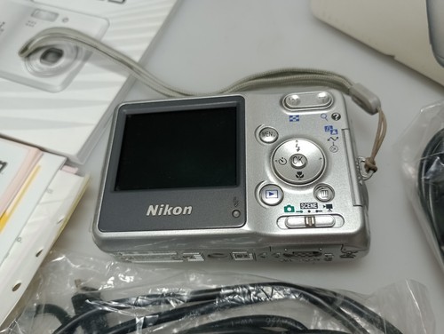Nikon COOLPIX L3 5.1MP Vintage Digitalkamera - Picture 3 of 3