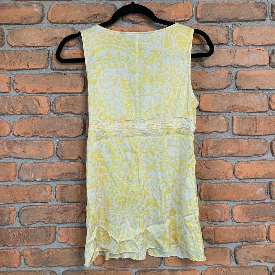 Camiseta sin mangas Express Design Studio cachemira para mujer talla XS amarilla con tachuelas cuello en V seda Foto 3 de 4