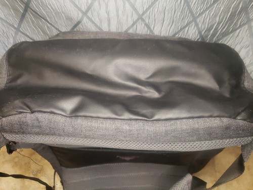 High Sierra Tech Spot Black & Gray Backpack With Tech Spot Great Condition - 第 13/13 張圖片