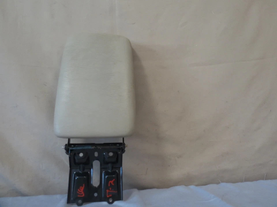 ✅ 2000 01 02 03 04 00 Toyota Avalon Arm Elbow Pad Rest Armrest Cushion TAN  OEM — 第 2/4 张图片