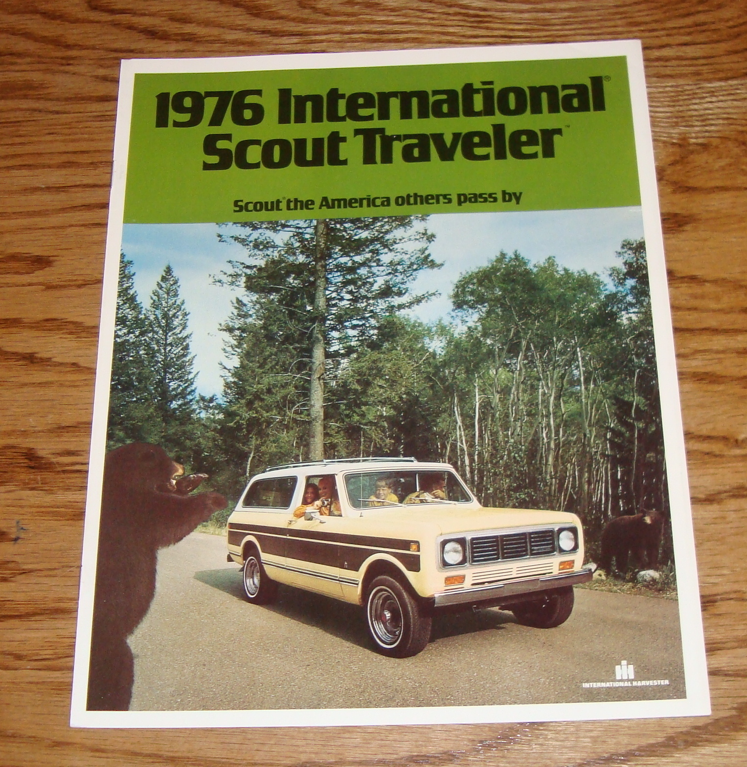 Original 1976 International Harvester Scout Traveler Sales Brochure 76