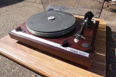 Thorens TD 320 in mahagoni mit Bedienungsanleitung / neuer Nadel