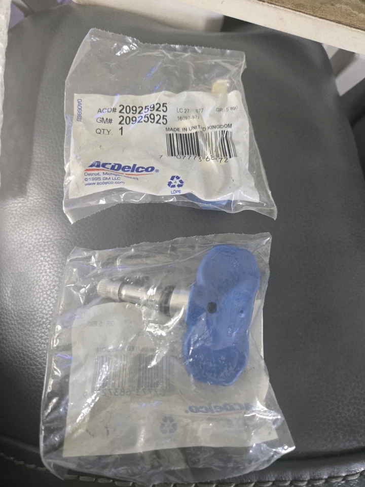 Monitoreo de presión de neumáticos ACDelco Cadi STS/CTS 2009 2 originales | Válvula 2 piezas Foto 4 de 4