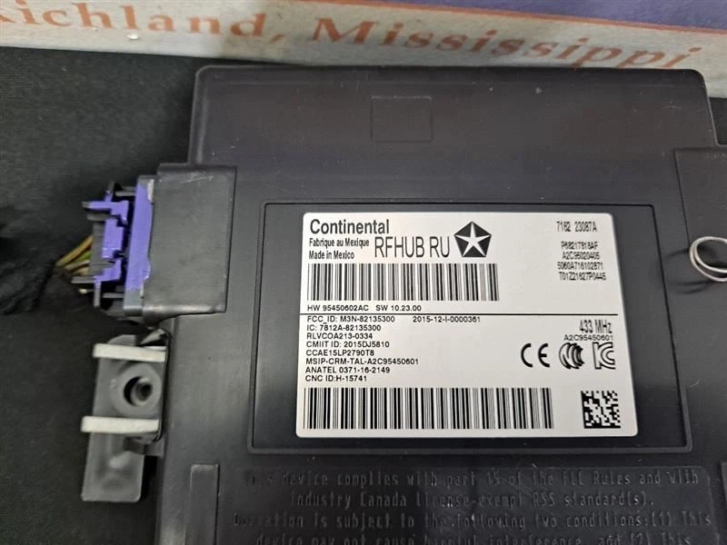 17-18 CHRYSLER PACIFICA OEM MÓDULO DE CONTROL DE COMUNICACIÓN 716823087A Foto 4 de 4