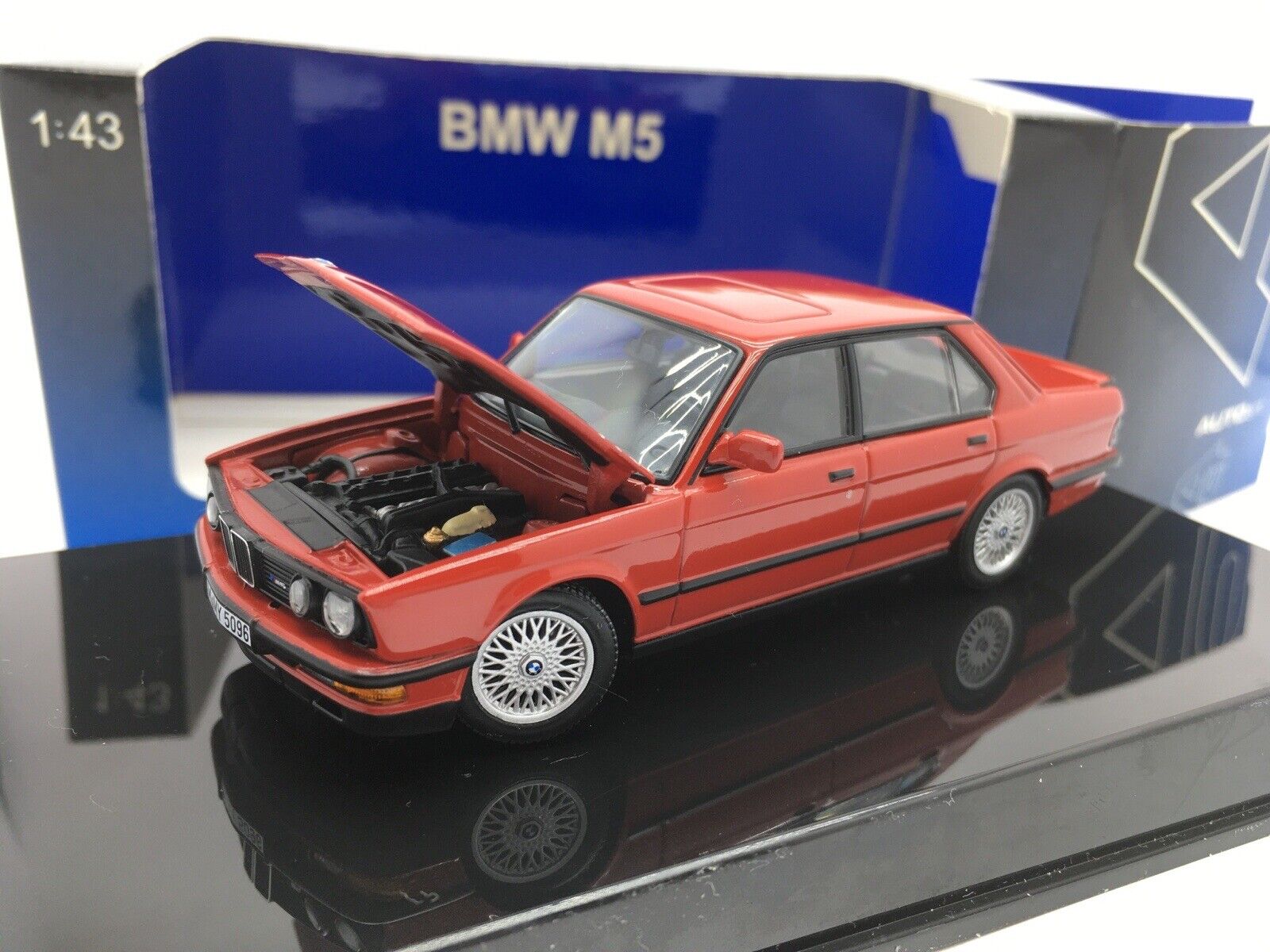 AUTOart 1/43 BMW M5