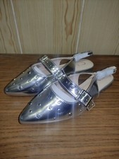 Scarpe argentate per donna con tacco basso