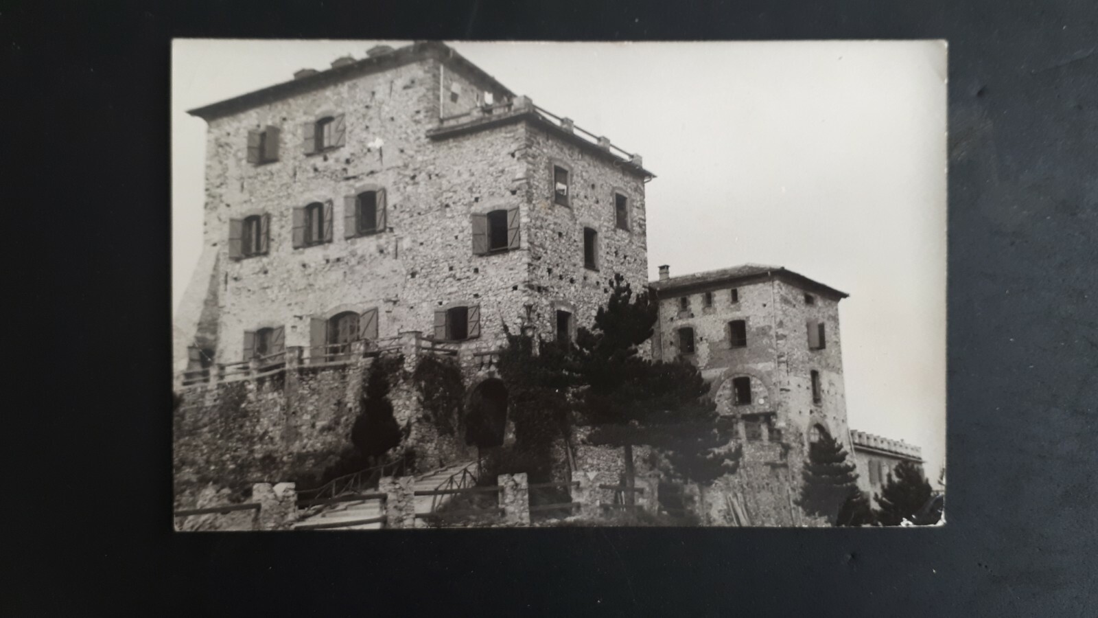 Foto 1 di 2